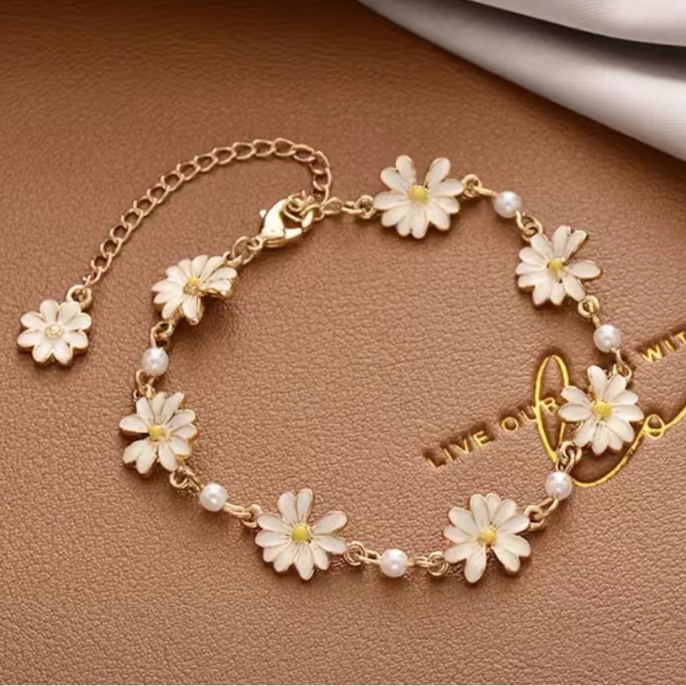 Beautiful daisy bracelet